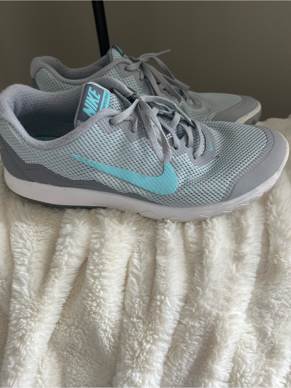Nike Women’s Light Gray and Teal Running Shoes size 9.5